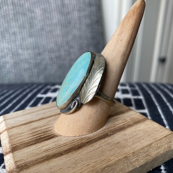 Vintage Navajo Turquoise Ring - Picture 2 of 16